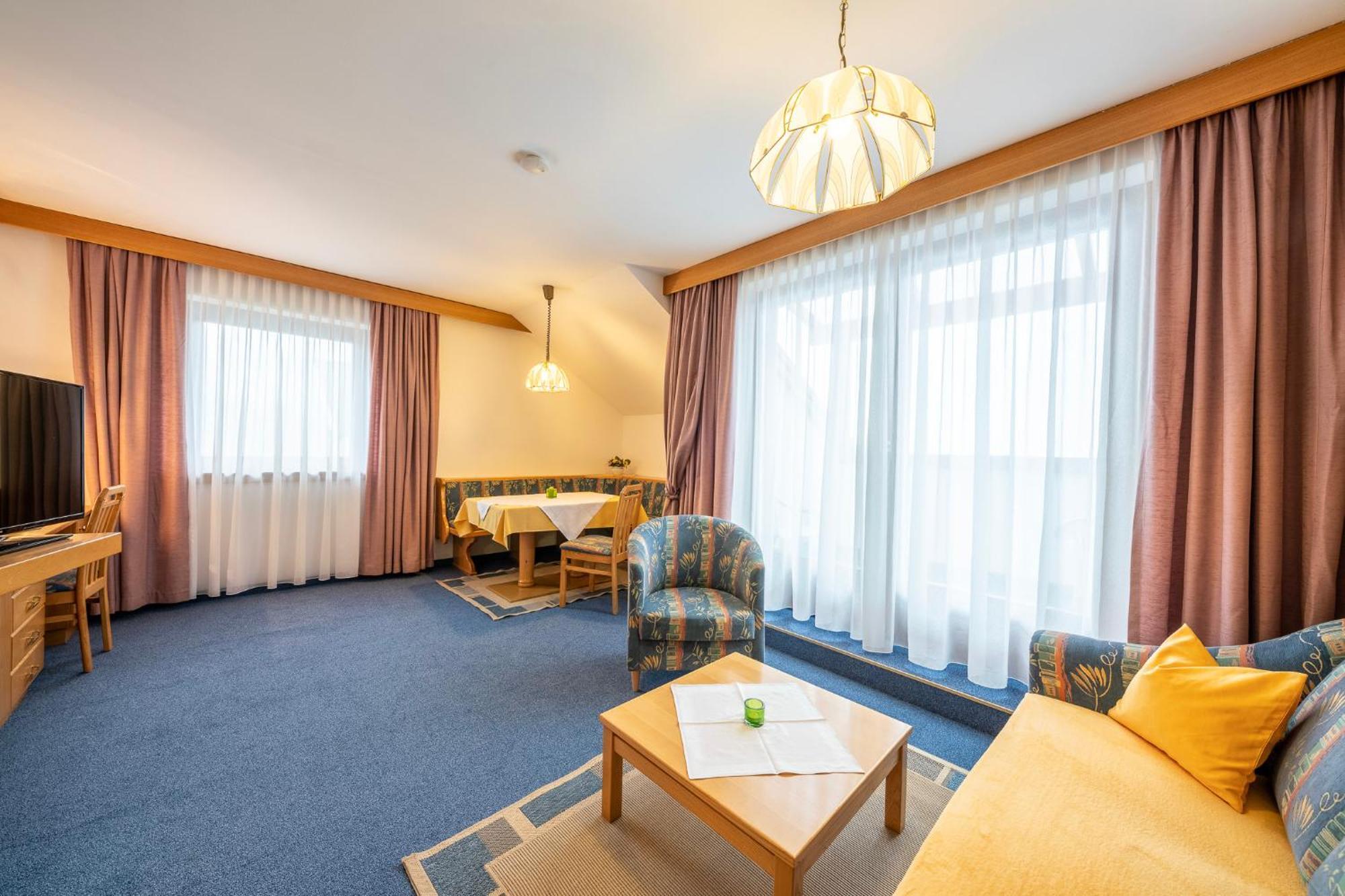 Fruehstueckspension-Appartementhaus Wasserer Бад Клайнкирххайм Екстериор снимка