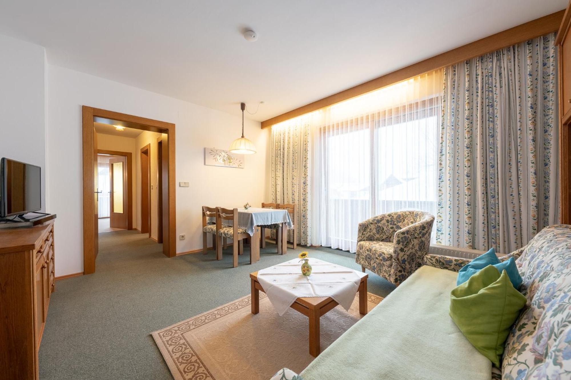 Fruehstueckspension-Appartementhaus Wasserer Бад Клайнкирххайм Екстериор снимка